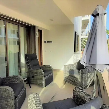 Apartment In The Center Of With Swimming Pool And Garage *