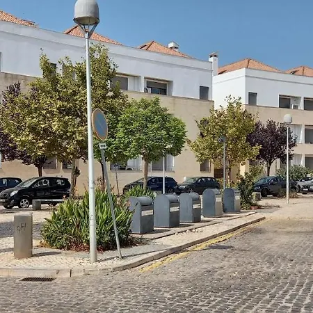 In The Center Of With Swimming Pool And Garage Apartment *