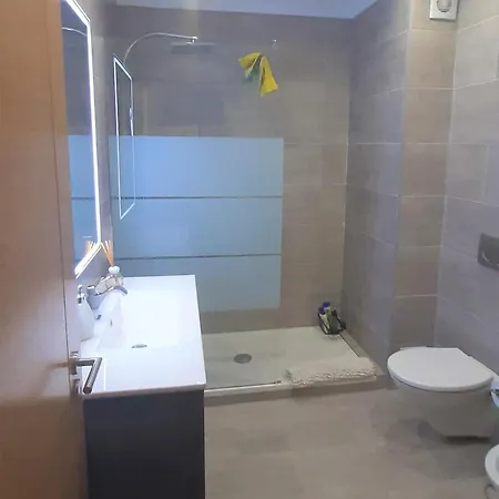 In The Center Of With Swimming Pool And Garage Apartment *