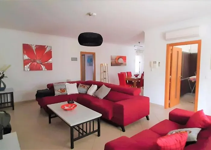 In The Center Of With Swimming Pool And Garage Appartement *