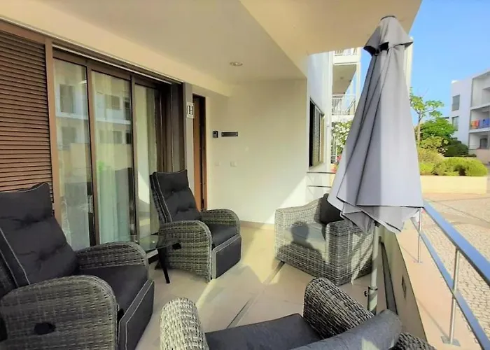 Appartement In The Center Of With Swimming Pool And Garage *