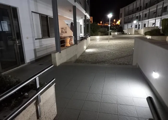 In The Center Of With Swimming Pool And Garage Appartement *