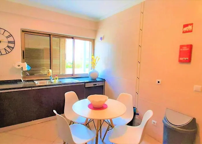 In The Center Of With Swimming Pool And Garage Tavira