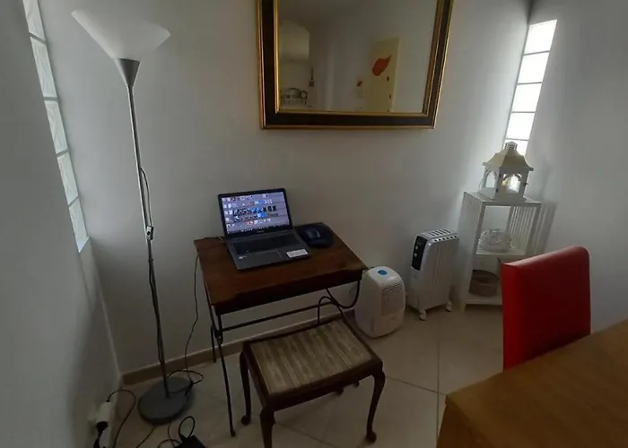 In The Center Of With Swimming Pool And Garage Appartement *