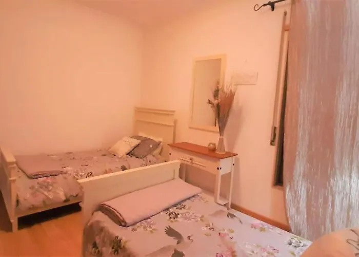 In The Center Of With Swimming Pool And Garage Appartement *