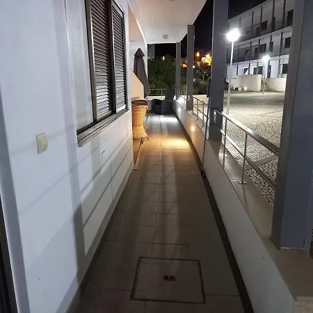 In The Center Of With Swimming Pool And Garage * 塔维拉