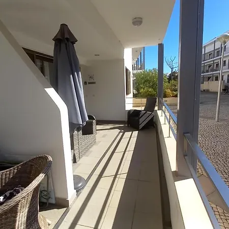 In The Center Of With Swimming Pool And Garage * 塔维拉