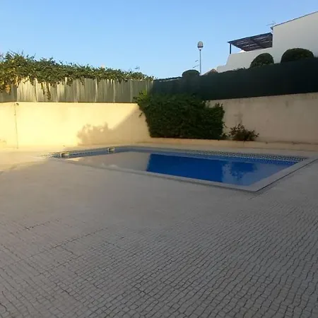 In The Center Of With Swimming Pool And Garage * 塔维拉